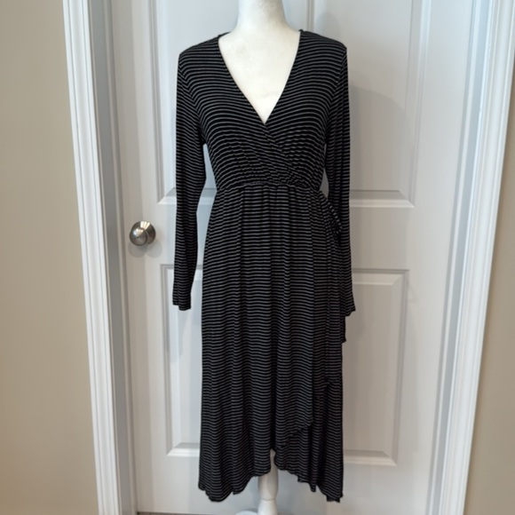 GAP Striped Maternity Dress. Size Small - Picture 3 of 5